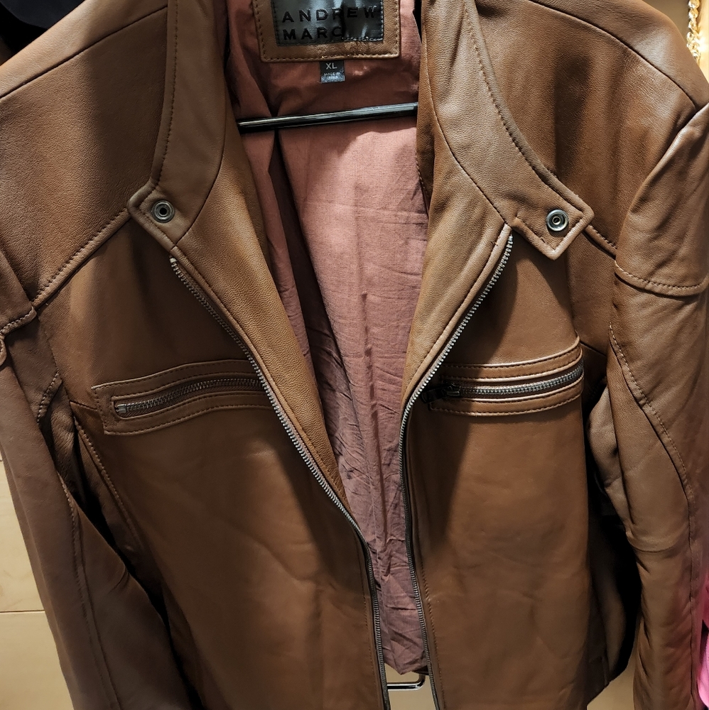 Andrew Marc XL leather jacket, only wore a couple times, new no damage at all.